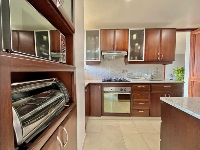 Apartamento de 3 alcobas en arriendo en Los Naranjos, Medellín, 180 m² · foto 6 de 24