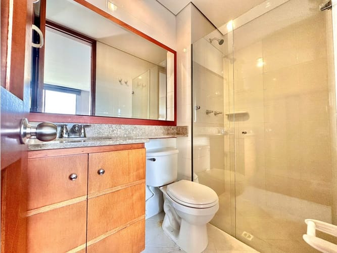 Apartamento de 3 alcobas en arriendo en Los Naranjos, Medellín, 180 m² · foto 7 de 24