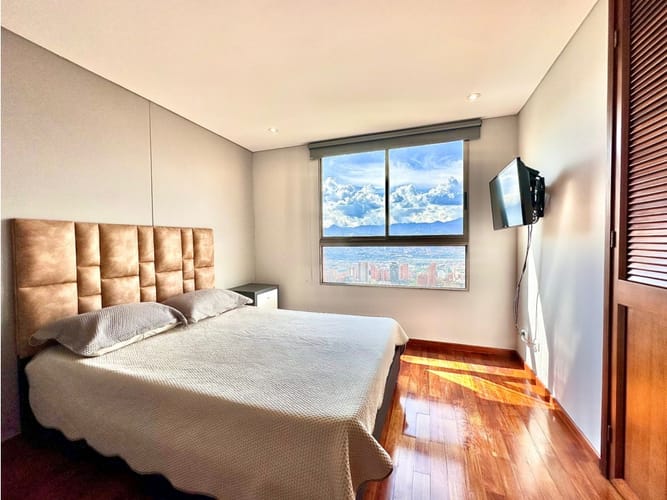 Apartamento de 3 alcobas en arriendo en Los Naranjos, Medellín, 180 m² · foto 8 de 24