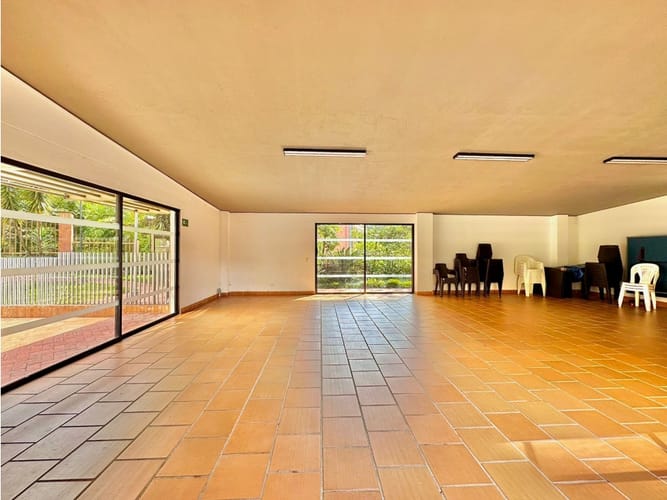 Apartamento de 3 alcobas en arriendo en Los Naranjos, Medellín, 180 m² · foto 9 de 24