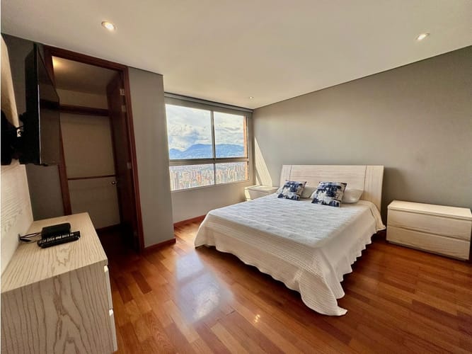 Apartamento de 3 alcobas en arriendo en Los Naranjos, Medellín, 180 m² · foto 13 de 24