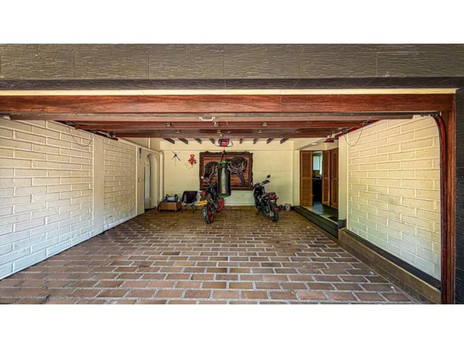 Casa de 9 alcobas en venta en Guamito, La Ceja, 1000 m² · foto 4 de 24