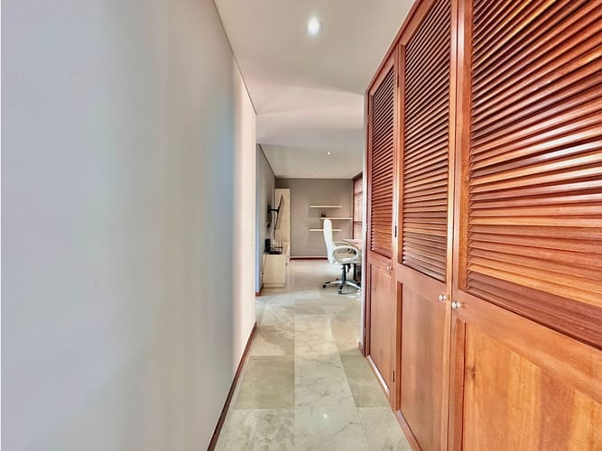 Apartamento de 3 alcobas en arriendo en Los Naranjos, Medellín, 180 m² · foto 16 de 24