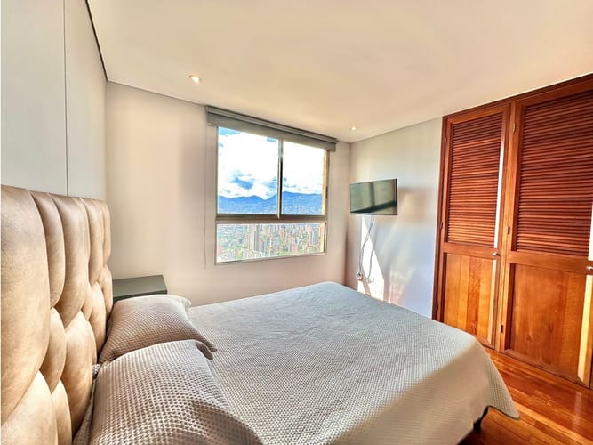 Apartamento de 3 alcobas en arriendo en Los Naranjos, Medellín, 180 m² · foto 17 de 24