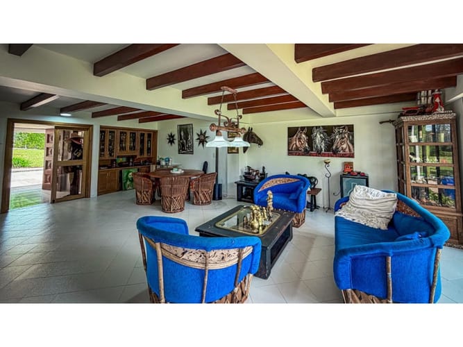 Casa de 9 alcobas en venta en Guamito, La Ceja, 1000 m² · foto 13 de 24
