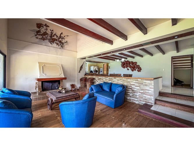Casa de 9 alcobas en venta en Guamito, La Ceja, 1000 m² · foto 17 de 24