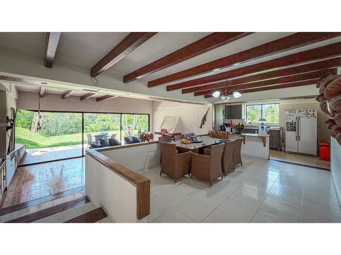 Casa de 9 alcobas en venta en Guamito, La Ceja, 1000 m² · foto 18 de 24
