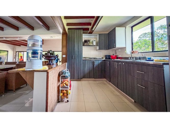 Casa de 9 alcobas en venta en Guamito, La Ceja, 1000 m² · foto 19 de 24