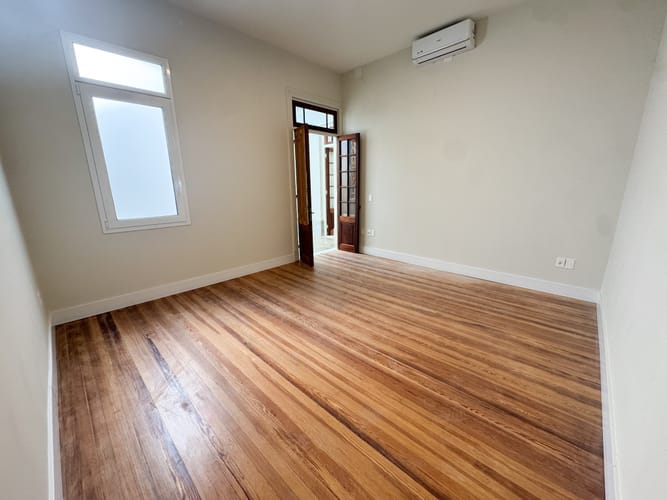 Alquiler de propiedad a estrenar ideal para empresas, consultorios u oficinas sobre calle Pablo de María, en su mejor ubicación. · Foto 4