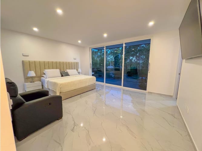 Casa de 5 alcobas en venta en El Porvenir, Rionegro, 390 m² · foto 9 de 23