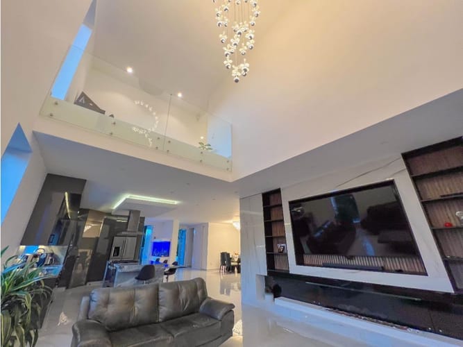 Casa de 5 alcobas en venta en El Porvenir, Rionegro, 390 m² · foto 11 de 23