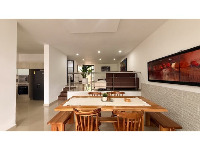 Casa de 4 alcobas en arriendo en El Poblado, Medellín, 380 m² · foto 3 de 24