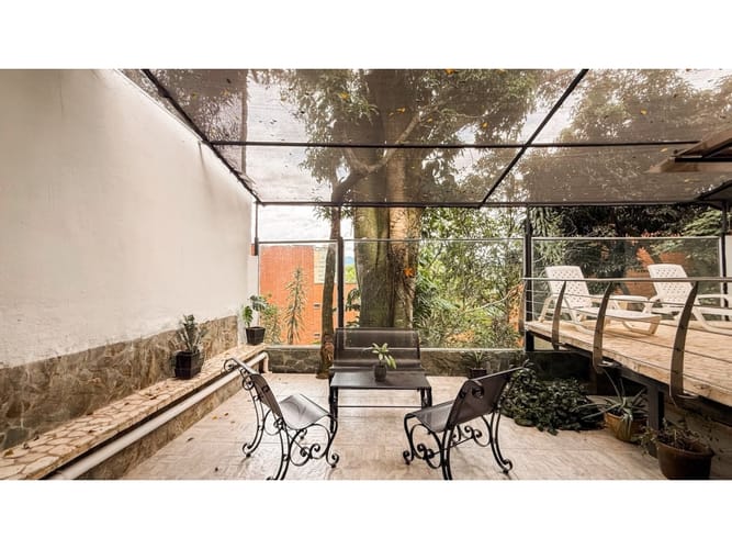 Casa de 4 alcobas en arriendo en El Poblado, Medellín, 380 m² · foto 6 de 24