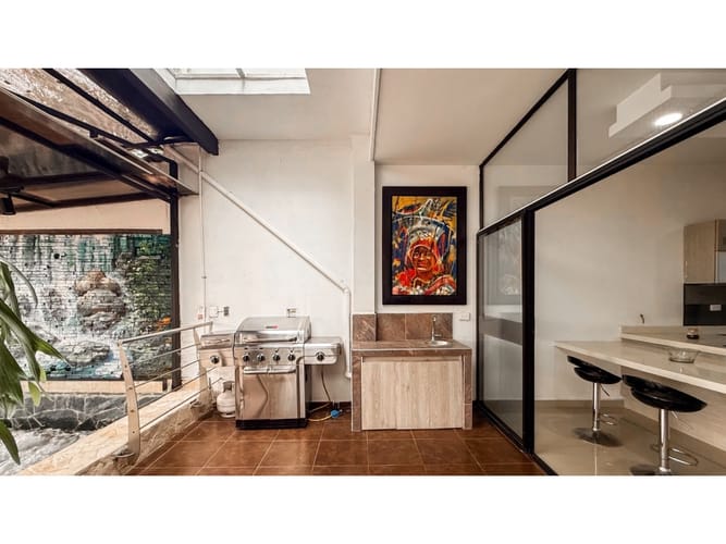 Casa de 4 alcobas en arriendo en El Poblado, Medellín, 380 m² · foto 8 de 24