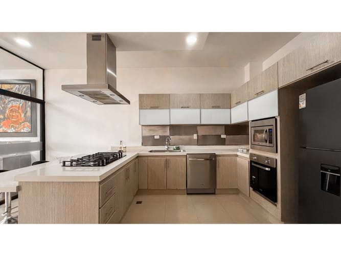 Casa de 4 alcobas en arriendo en El Poblado, Medellín, 380 m² · foto 9 de 24