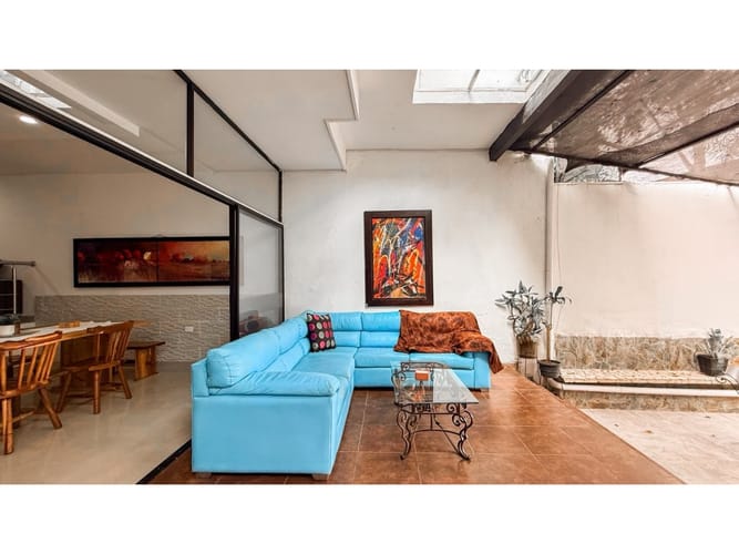 Casa de 4 alcobas en arriendo en El Poblado, Medellín, 380 m² · foto 10 de 24