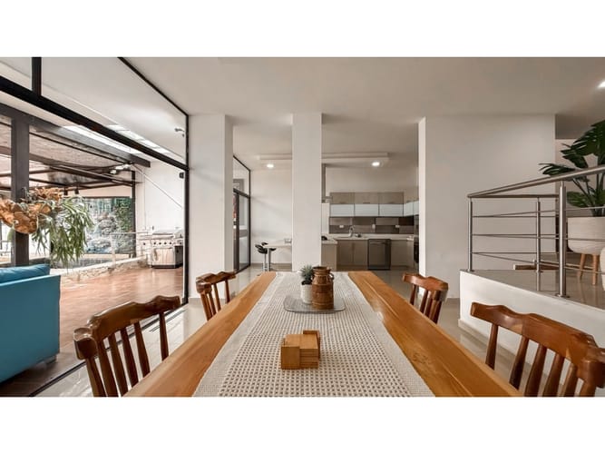 Casa de 4 alcobas en arriendo en El Poblado, Medellín, 380 m² · foto 12 de 24