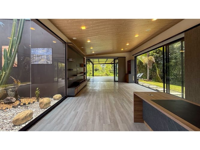 Casa de 3 alcobas en venta en Llano Grande, Rionegro, 540 m² · foto 2 de 24