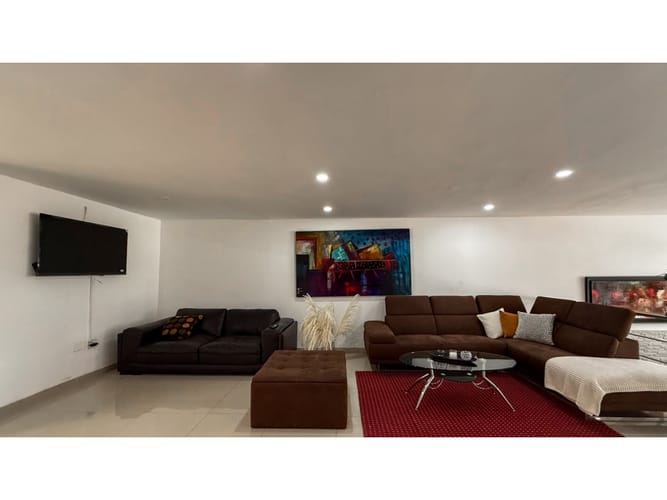 Casa de 4 alcobas en arriendo en El Poblado, Medellín, 380 m² · foto 14 de 24
