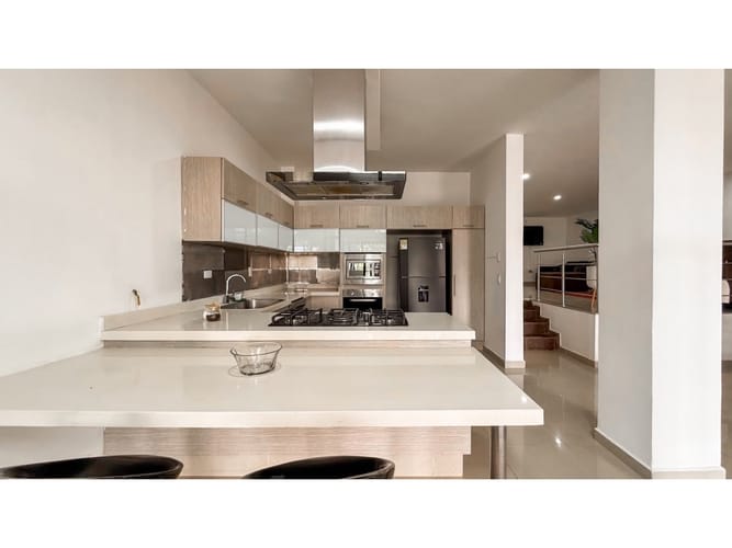 Casa de 4 alcobas en arriendo en El Poblado, Medellín, 380 m² · foto 17 de 24