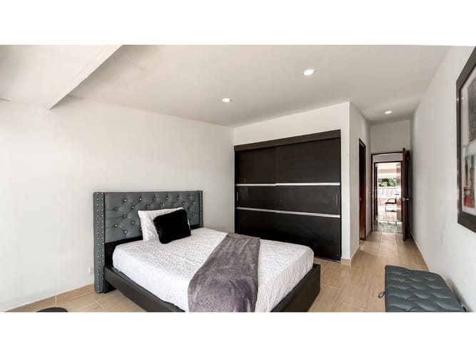 Casa de 4 alcobas en arriendo en El Poblado, Medellín, 380 m² · foto 20 de 24