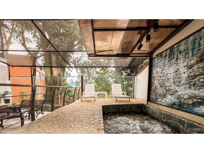 Casa de 4 alcobas en arriendo en El Poblado, Medellín, 380 m² · foto 21 de 24