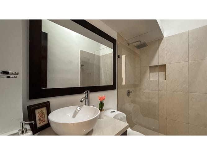 Casa de 4 alcobas en arriendo en El Poblado, Medellín, 380 m² · foto 24 de 24