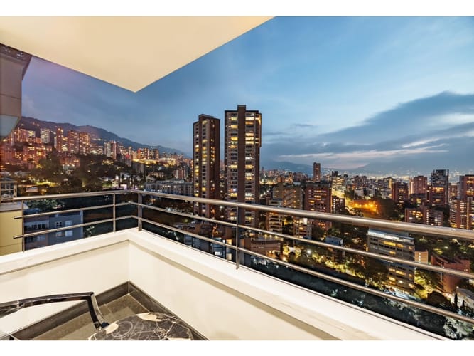 Apartamento de 2 alcobas en arriendo en El Poblado, Medellín, 84 m² · foto 2 de 10