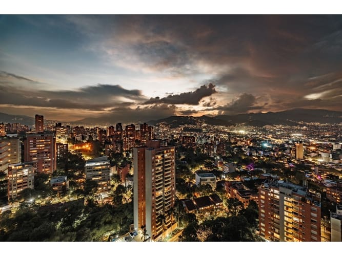 Apartamento de 2 alcobas en arriendo en El Poblado, Medellín, 84 m² · foto 3 de 10