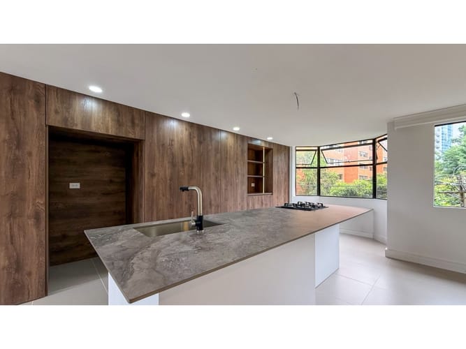 Apartamento de 4 alcobas en venta en El Poblado, Medellín, 150 m² · foto 2 de 24