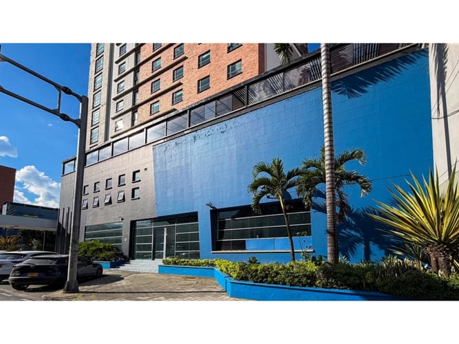 Local en arriendo en Laureles, Medellín, 760 m² · foto 2 de 19