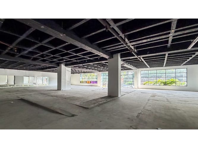 Local en arriendo en Laureles, Medellín, 760 m² · foto 3 de 19