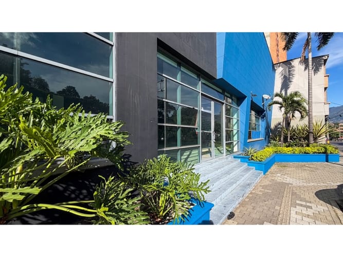 Local en arriendo en Laureles, Medellín, 760 m² · foto 4 de 19