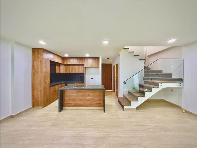 Casa de 4 alcobas en venta en Barro Blanco, Rionegro, 220 m² · foto 2 de 24