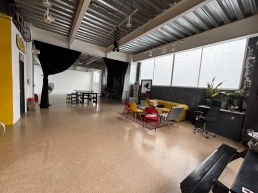 Bodega en arriendo en Perpetuo Socorro, Medellín, 168 m² · foto 2 de 7