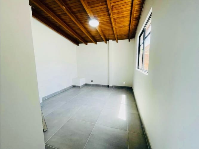 Apartamento de 4 alcobas en venta en Bolivariana, Medellín, 212 m² · foto 2 de 21