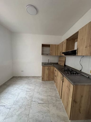 Apartamento de 3 alcobas en arriendo en Campo Alegre, Medellín, 100 m² · foto 3 de 21