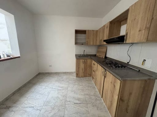 Apartamento de 3 alcobas en arriendo en Campo Alegre, Medellín, 100 m² · foto 5 de 21