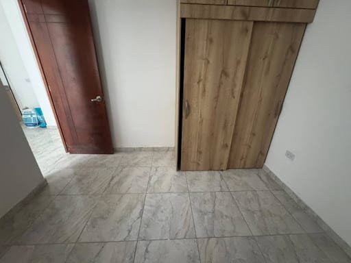 Apartamento de 3 alcobas en arriendo en Campo Alegre, Medellín, 100 m² · foto 7 de 21