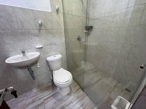 Apartamento de 3 alcobas en arriendo en Campo Alegre, Medellín, 100 m² · foto 17 de 21