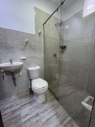 Apartamento de 3 alcobas en arriendo en Campo Alegre, Medellín, 100 m² · foto 18 de 21