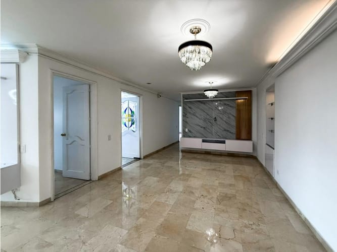 Apartamento de 4 alcobas en venta en Laureles, Medellín, 150 m² · foto 2 de 24