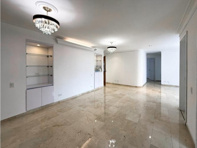 Apartamento de 4 alcobas en venta en Laureles, Medellín, 150 m² · foto 3 de 24