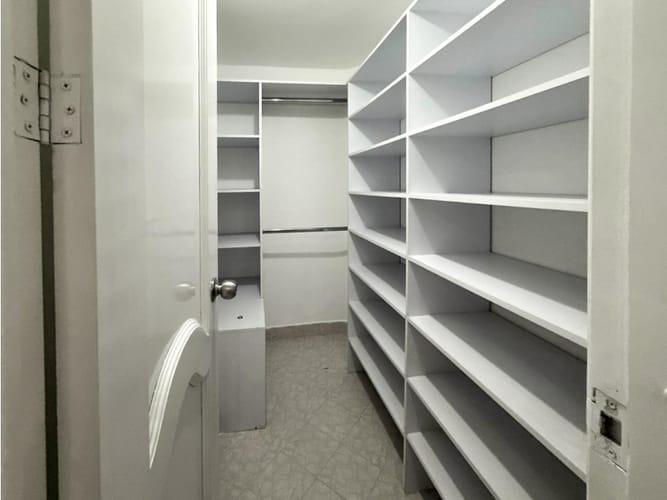 Apartamento de 4 alcobas en venta en Laureles, Medellín, 150 m² · foto 10 de 24