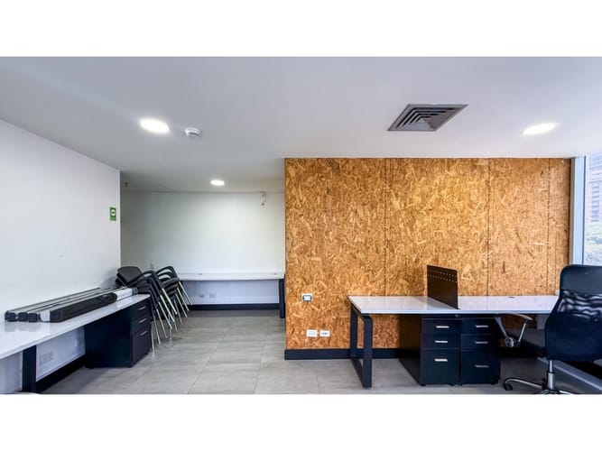 Oficina en arriendo en El Poblado, Medellín, 60 m² · foto 2 de 13