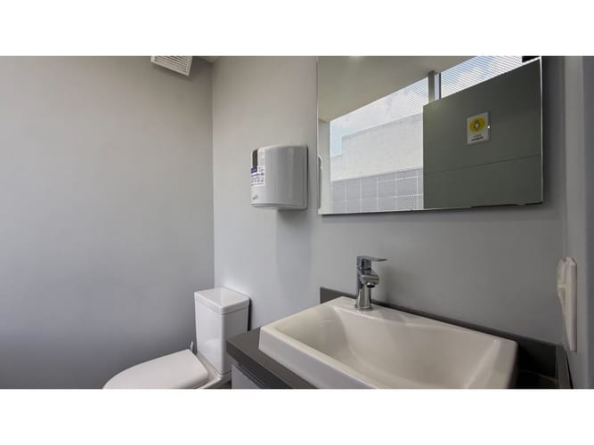 Oficina en arriendo en El Poblado, Medellín, 60 m² · foto 5 de 13