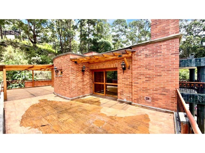 Casa de 3 alcobas en venta en La Calera, Medellín, 579 m² · foto 3 de 24