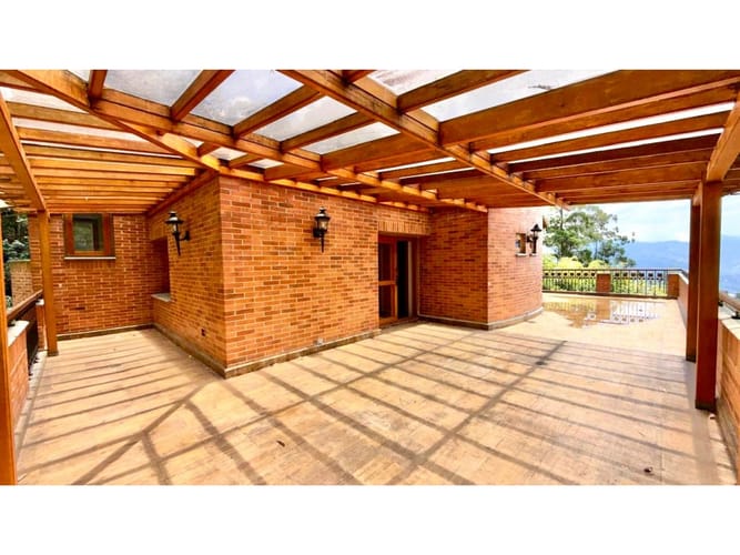 Casa de 3 alcobas en venta en La Calera, Medellín, 579 m² · foto 4 de 24