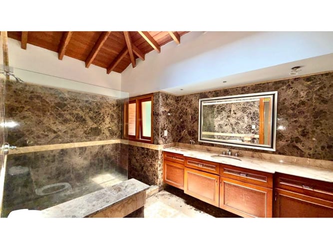 Casa de 3 alcobas en venta en La Calera, Medellín, 579 m² · foto 7 de 24
