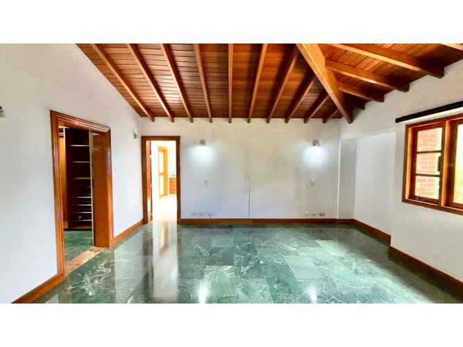 Casa de 3 alcobas en venta en La Calera, Medellín, 579 m² · foto 14 de 24